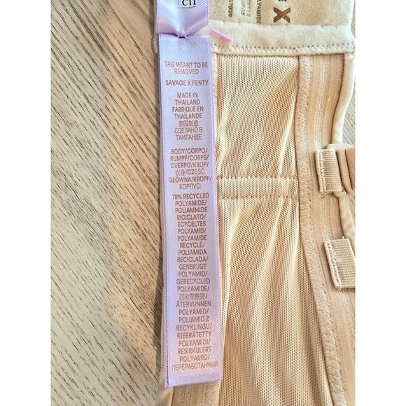 Savage X Fenty Microfiber Strapless Bra –‎ 38DD, Honey Nude, NWT - Picture 3 of 5